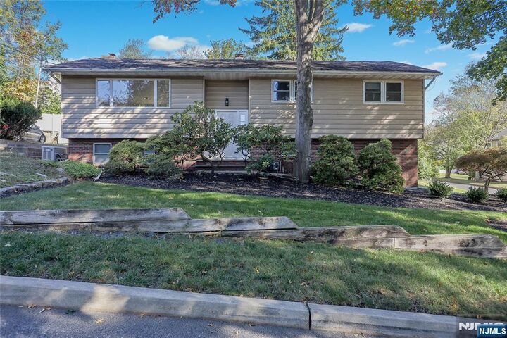 Property Photo:  18 Ruth Lane  NJ 07627 