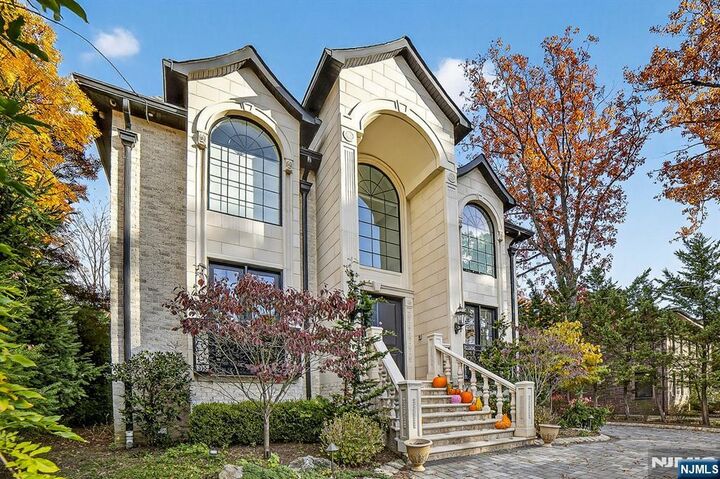 Property Photo: 1096 Briar Way NJ 07024