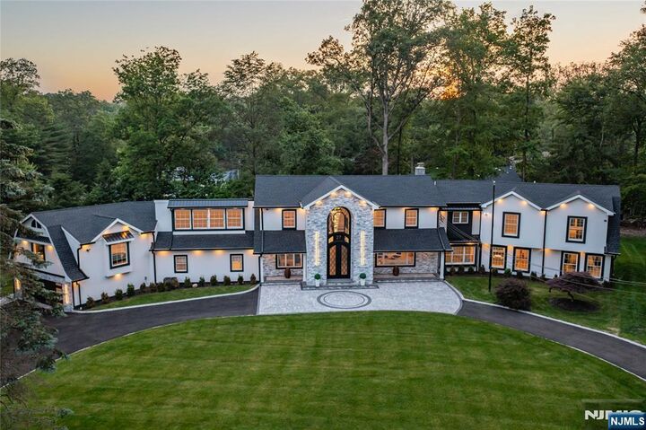 Property Photo:  27 Applewood Drive  NJ 07458 