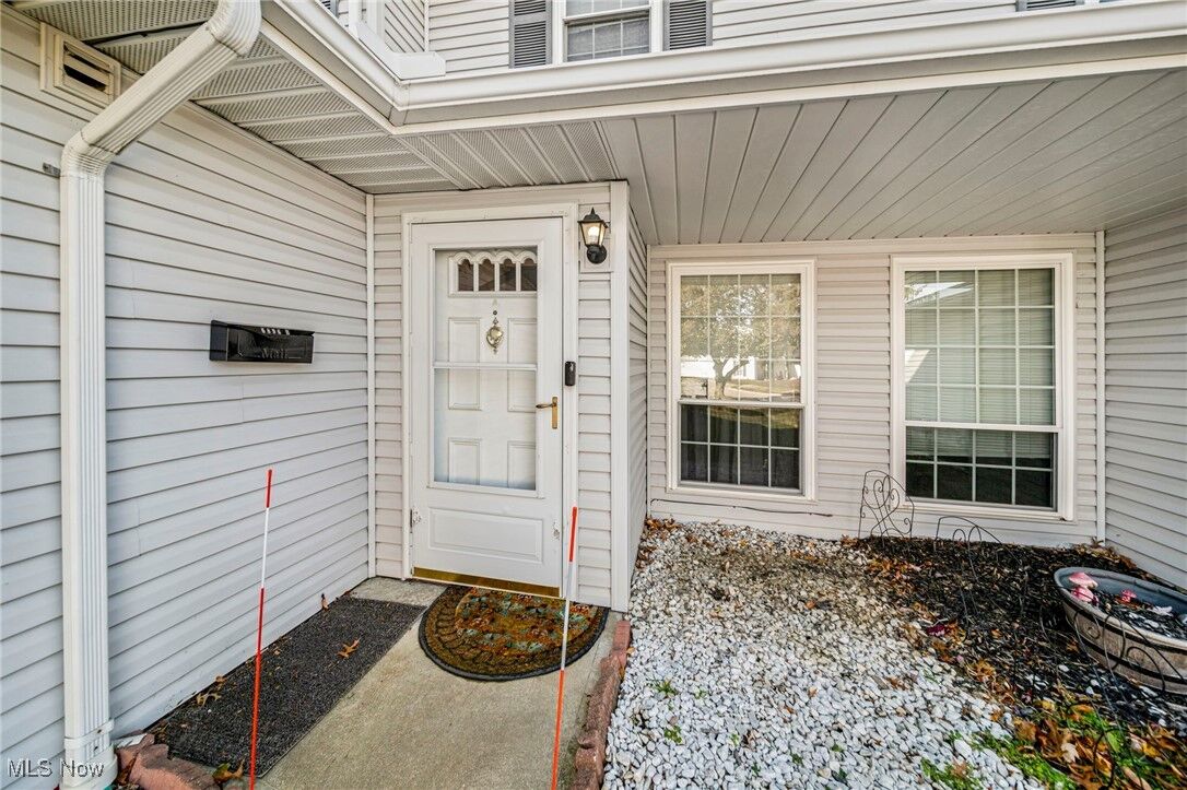 Property Photo:  6896 Stratford Circle B  OH 44060 