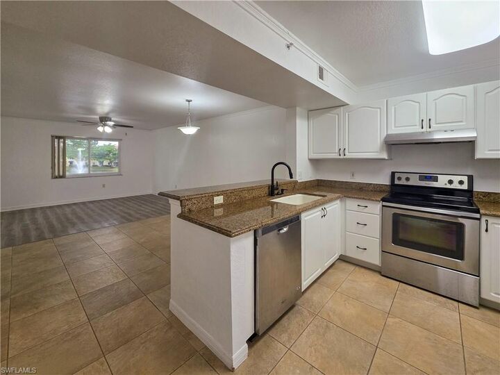 Property Photo: 8287 Key Royal Ln 1524 FL 34119