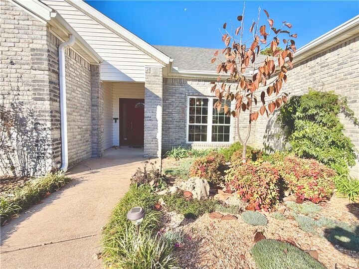 Property Photo: 1573 Cannondale Drive AR 72704