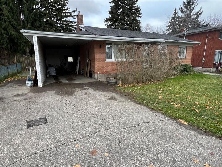 Property Photo: 62 Sunnyhill Road Lower ON N3C 1J4