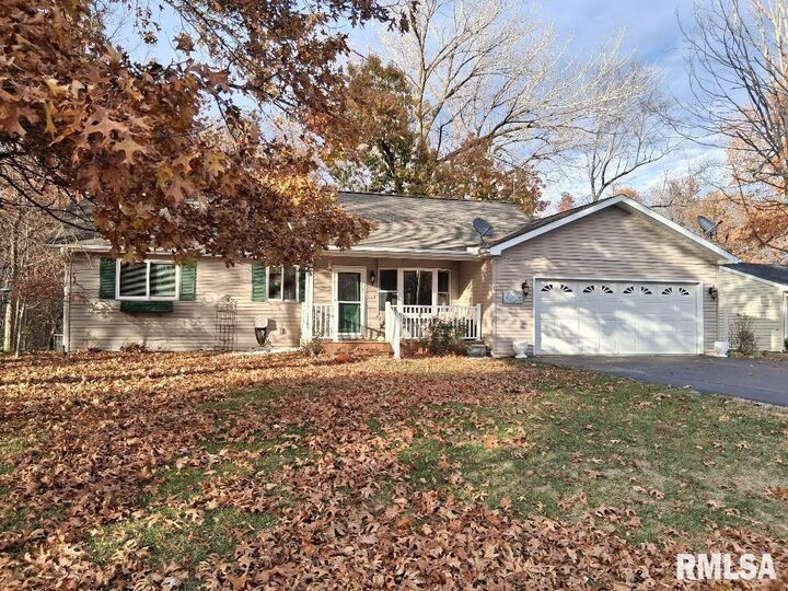 Property Photo:  421 Charter Oak Place  IL 61428 