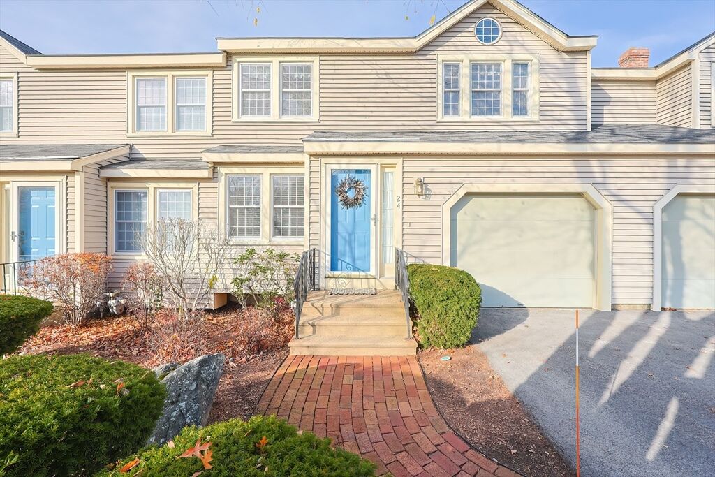 Property Photo:  24 Harrington Farms Way 24  MA 01545 