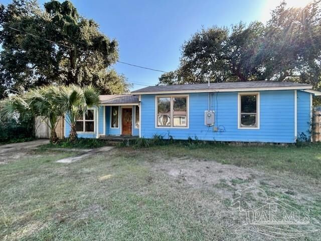 Property Photo:  215 Hermey Ave  FL 32507 