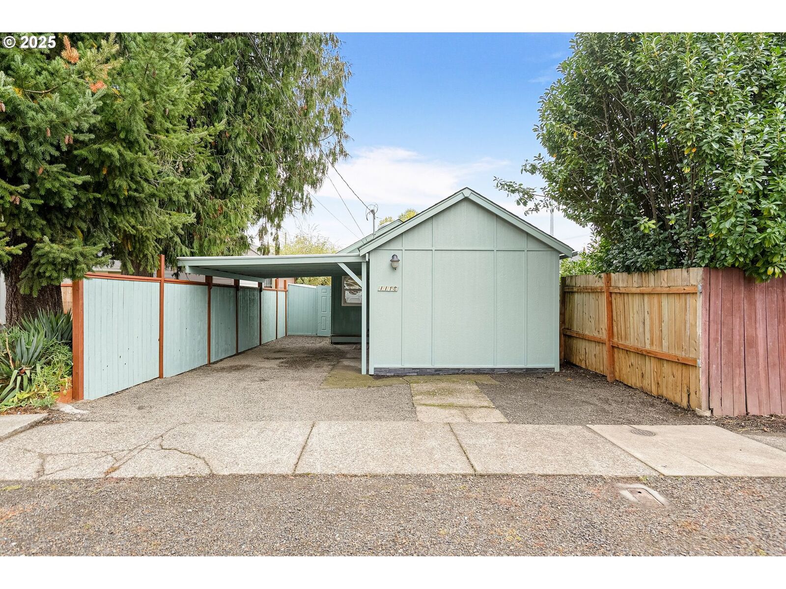 Property Photo: 1116 NE Irvine St OR 97128