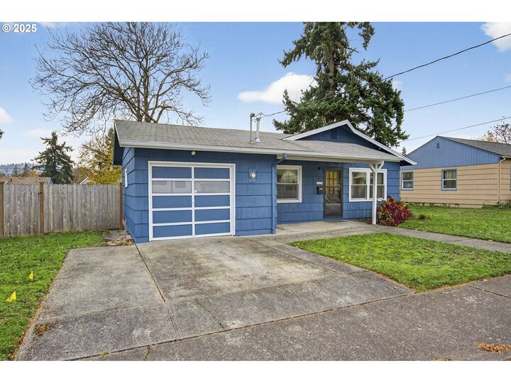 Property Photo: 10130 SE Pardee St OR 97266