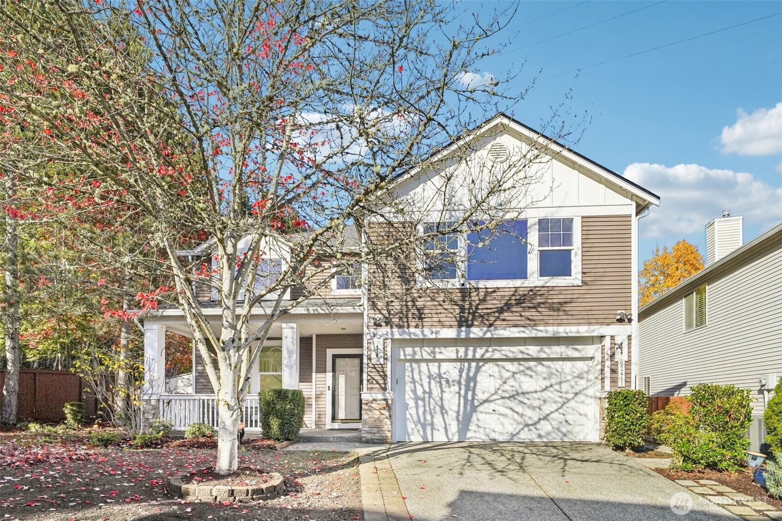 Property Photo:  22411  41st Avenue S 40  WA 98032 