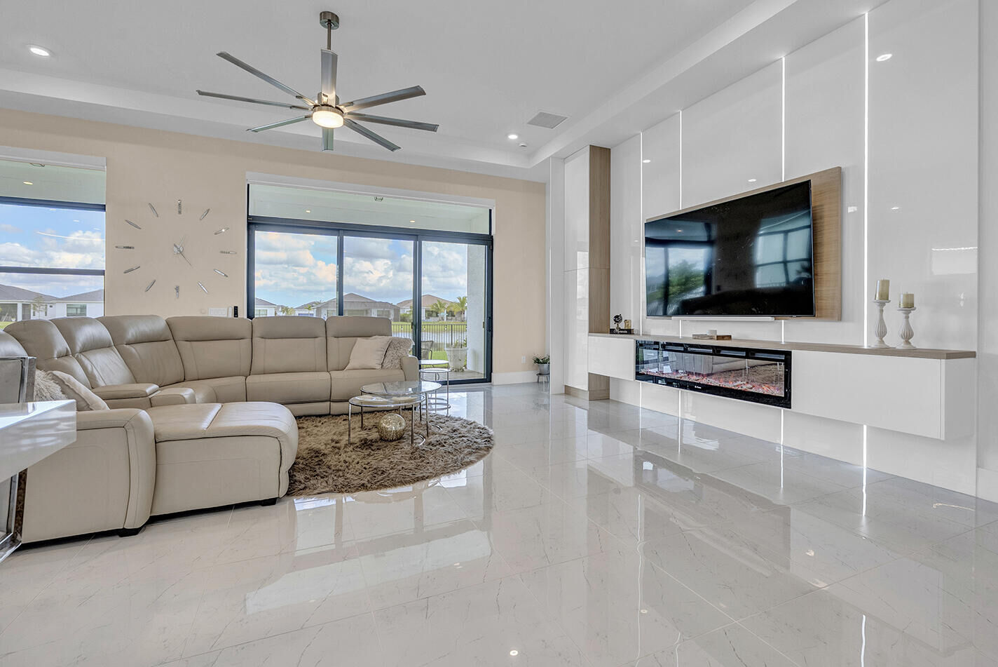 Property Photo: 5320 Saint Armands Way FL 33470