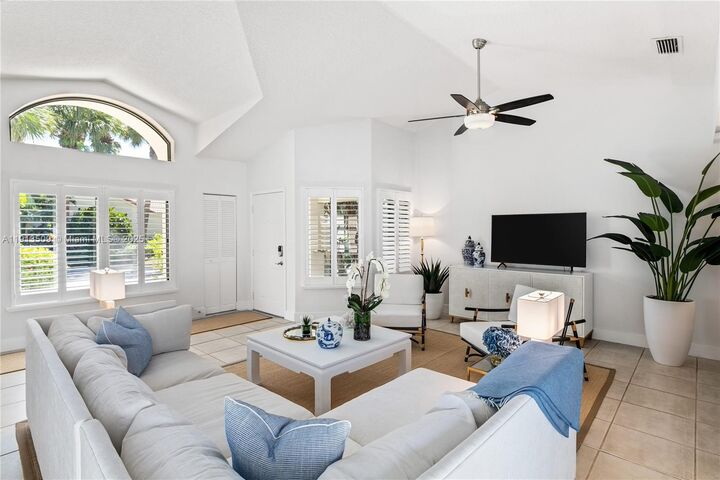 Property Photo: 701 Sea Oats Dr D-1 FL 33408