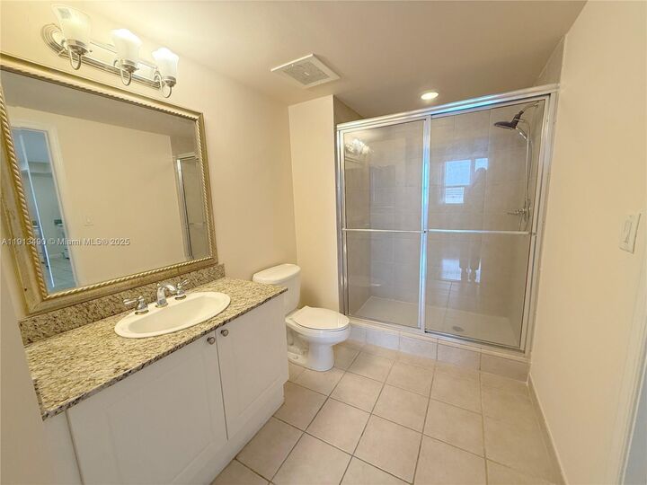 Property Photo:  19501 W Country Club Dr 912  FL 33180 