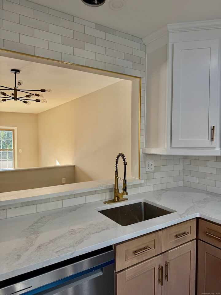 Property Photo: 20 Newberry Lane 20 CT 06033