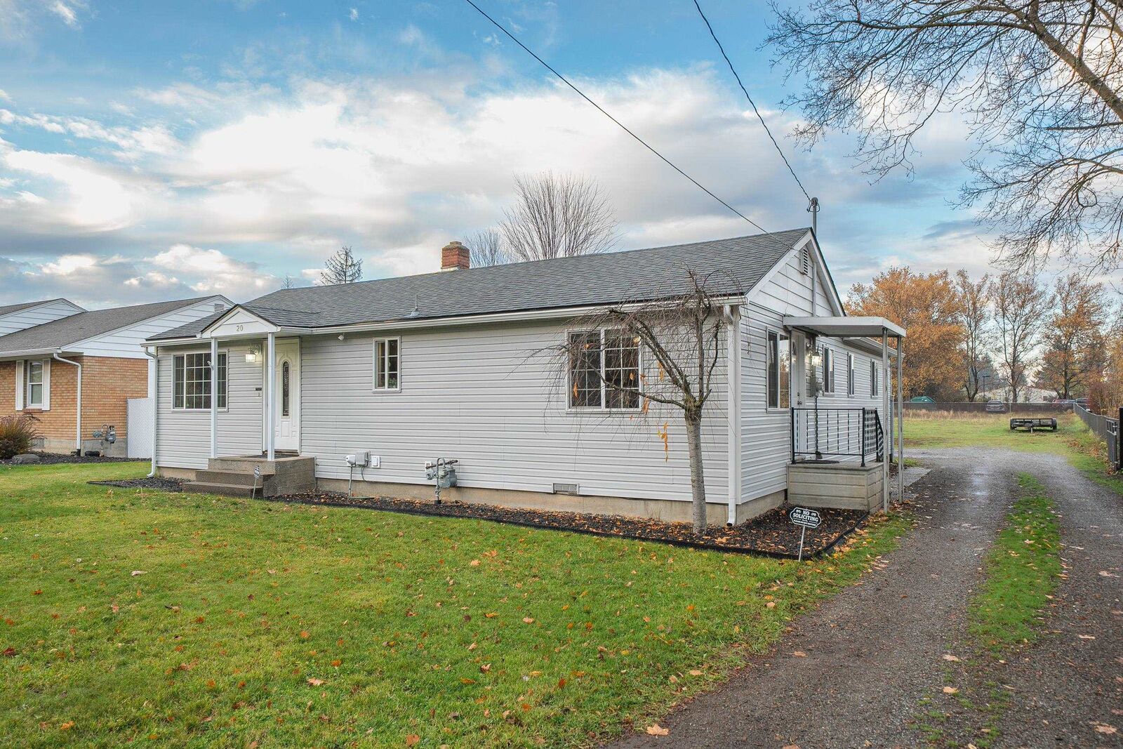 Property Photo: 20 W Graves Rd WA 99218-2306