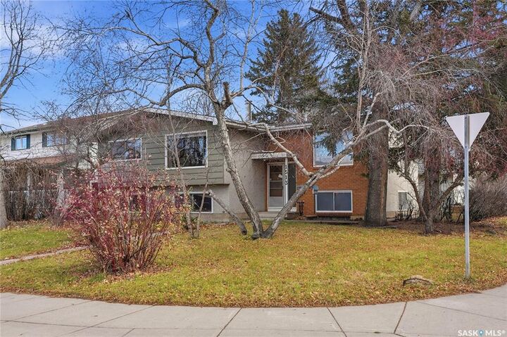 Property Photo: 1513 Arlington Avenue SK S7H 2Y3