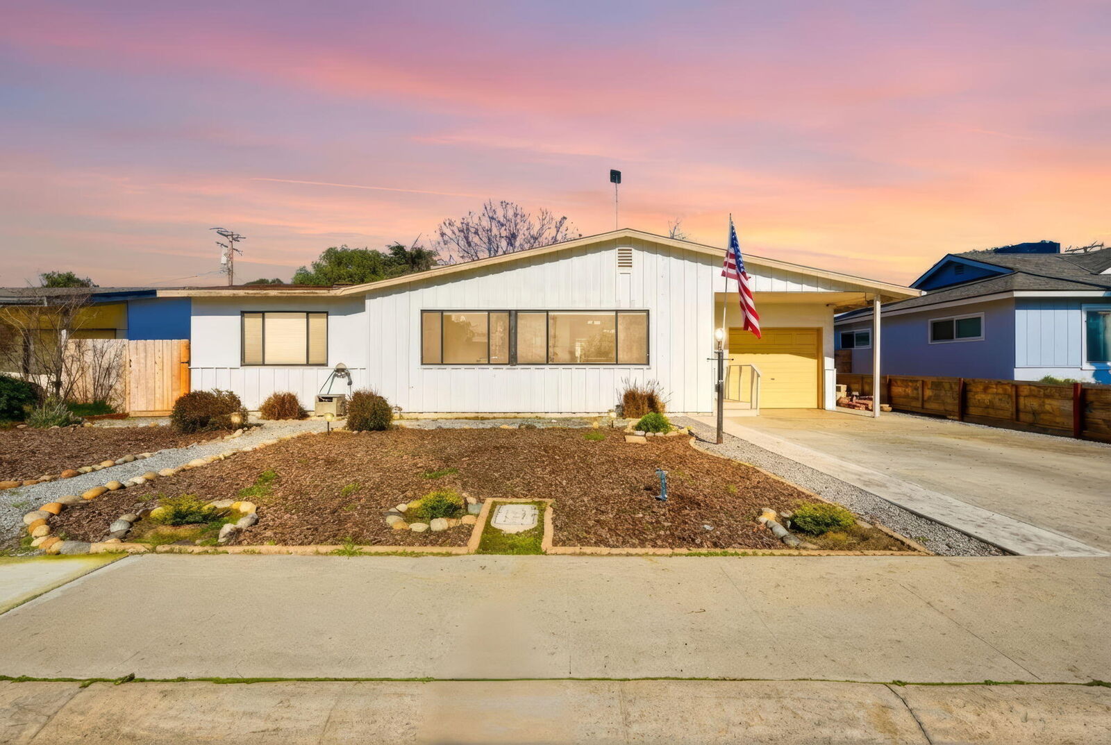 Property Photo:  2634 W Iris Avenue  CA 93277 