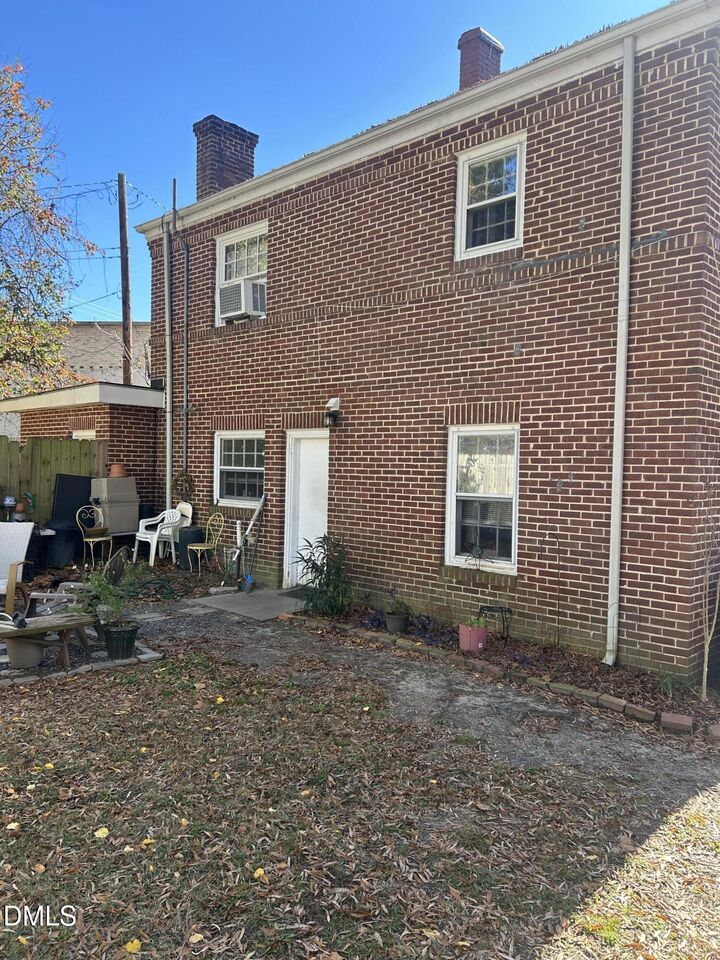 Property Photo:  300 Wall Street  NC 27591 