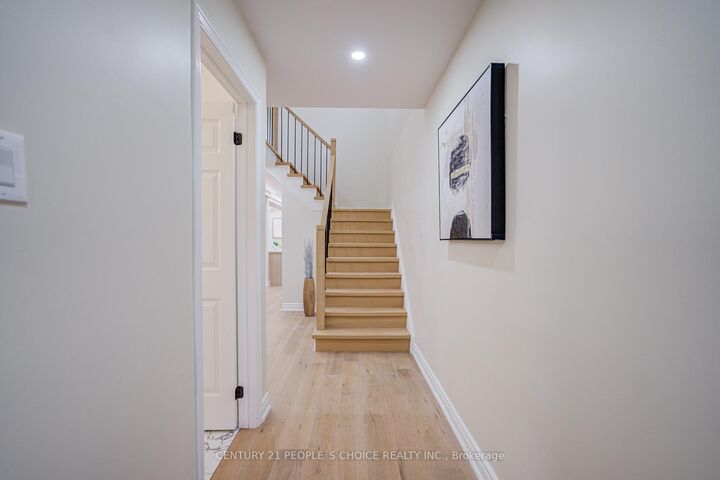 Property Photo: 126 Summitcrest Drive ON L4S 1A9