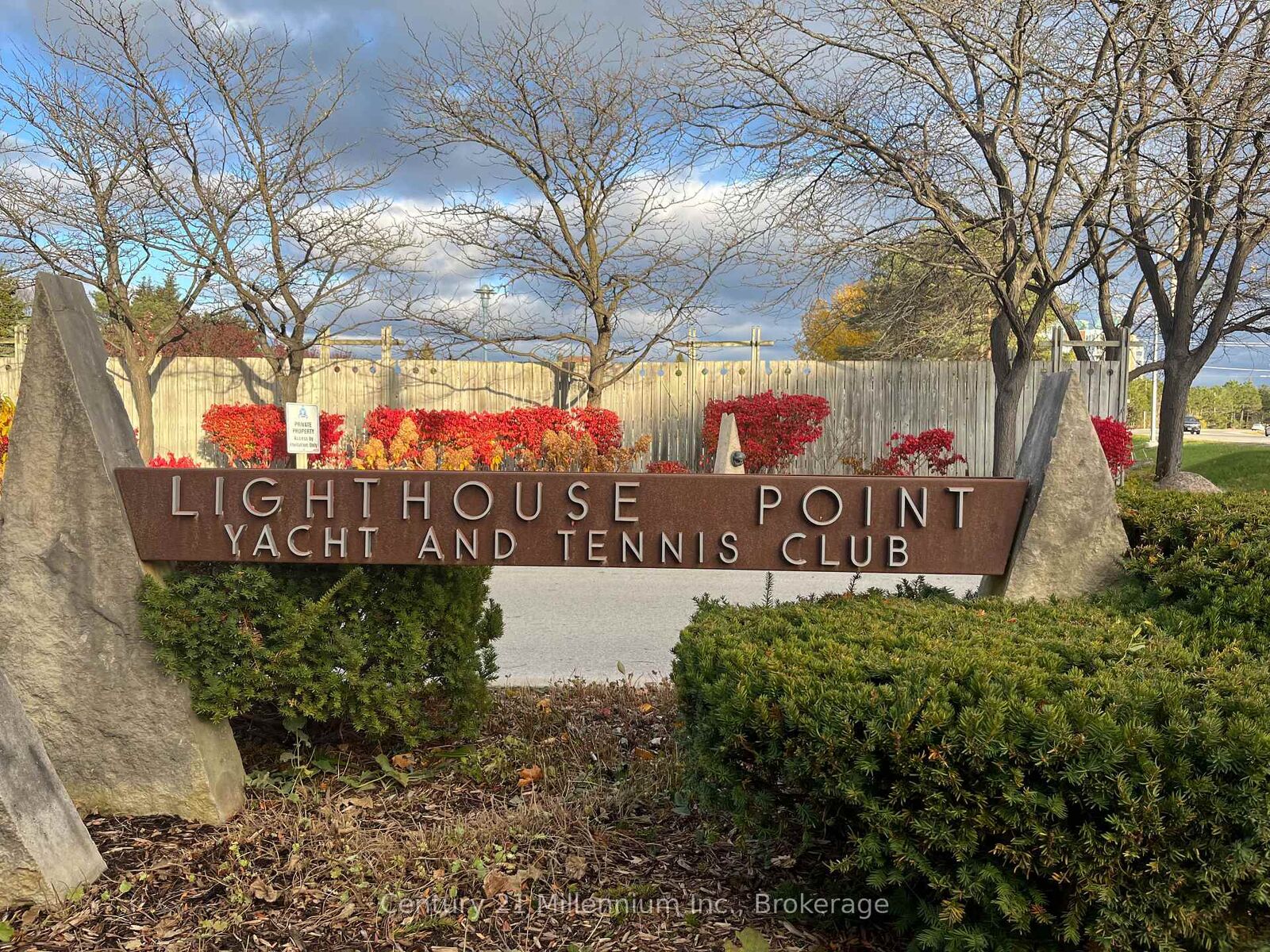 Property Photo: 706 Johnston Park Avenue ON L9Y 5C7