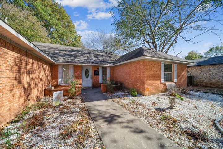 Property Photo:  2702 S 27th Street  OK 74401 