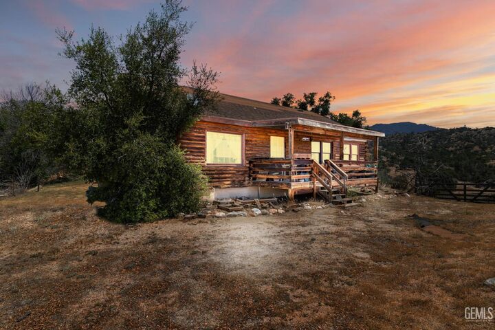 Property Photo: 38579 Payne Way CA 93518