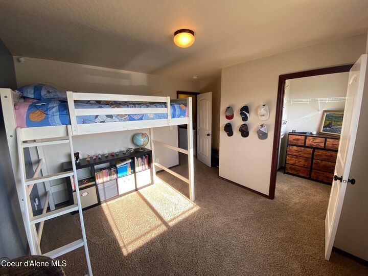 Property Photo:  1547 E Crossing Ave  ID 83854 