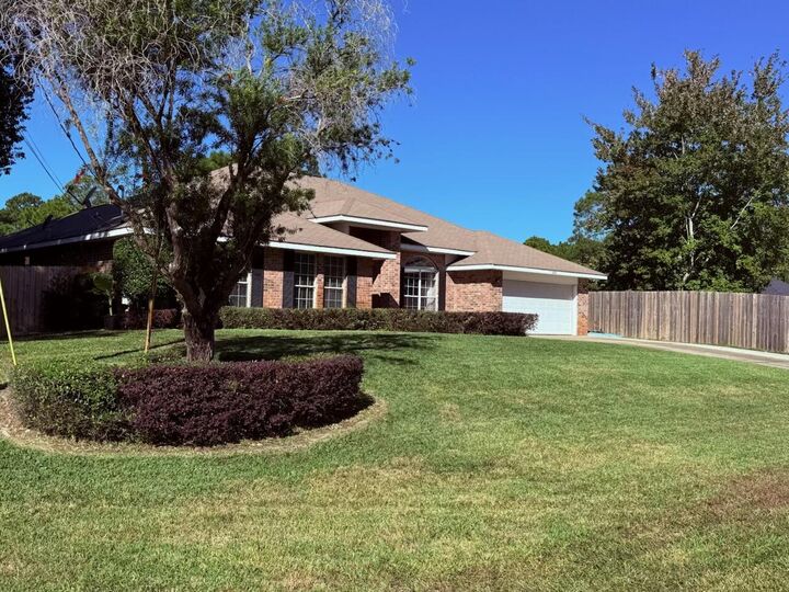 Property Photo: 2241 Banyan Drive FL 32566