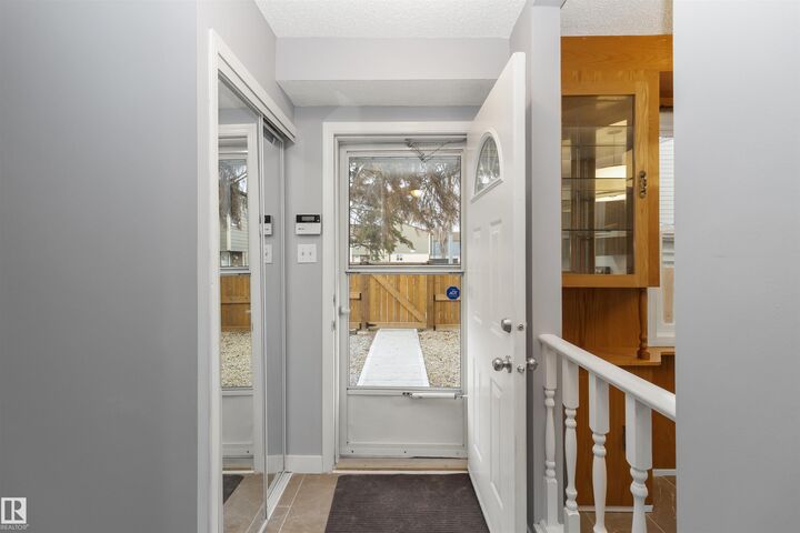Property Photo:  18 Willowdale Place NW  AB T5T 1Z4 