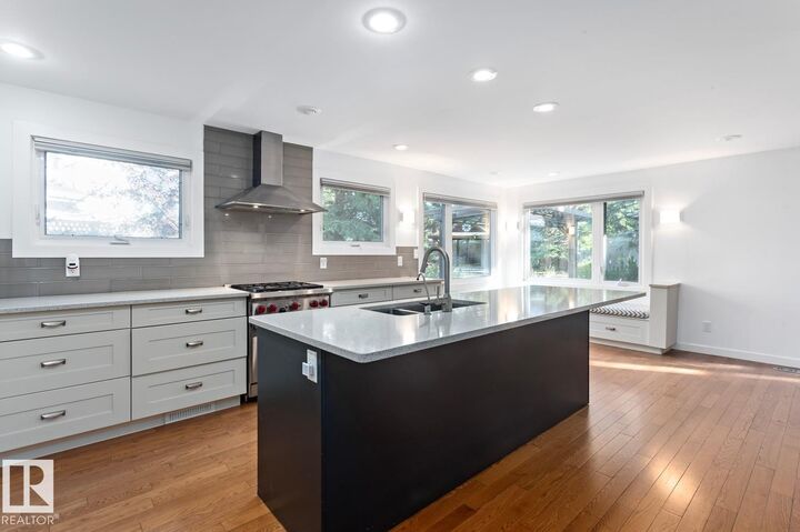 239 Wakina Drive NW  Edmonton AB T5T 2X6 photo