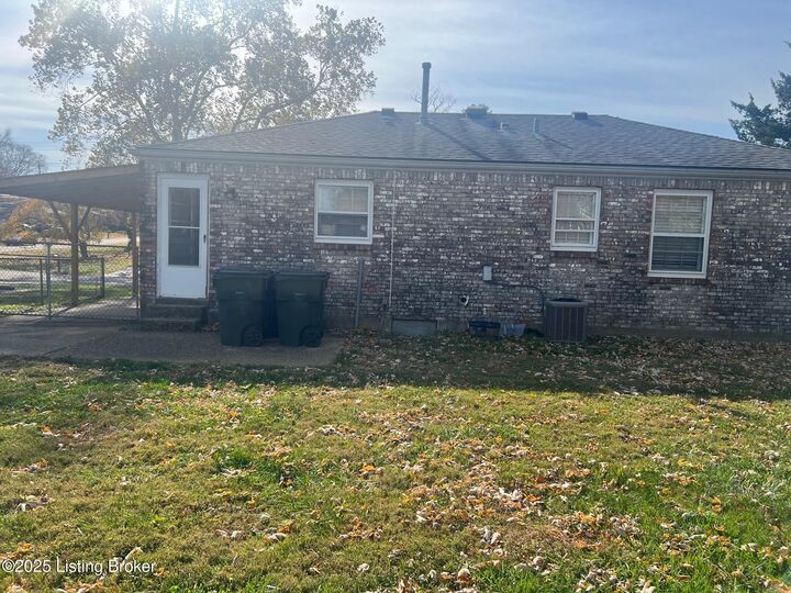 Property Photo:  9211 N Pirogue Ct  KY 40299 