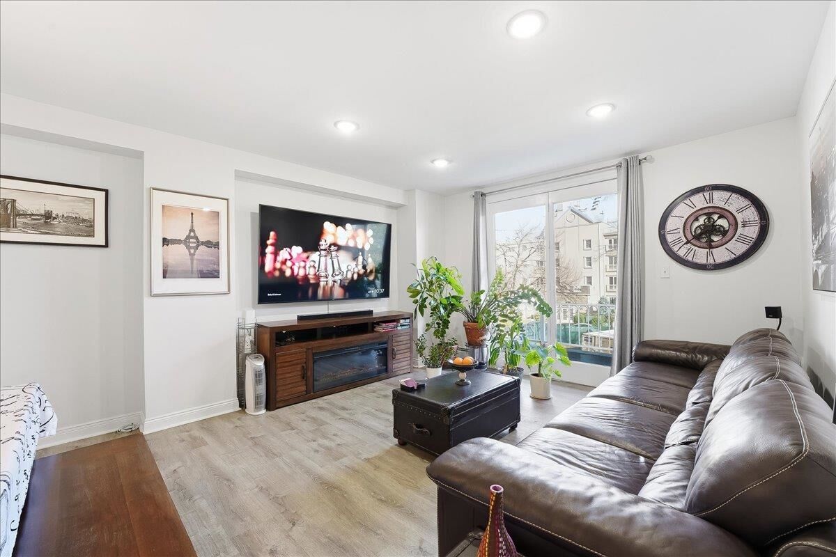 Property Photo:  101 Shearwater Ct East 28  NJ 07305 