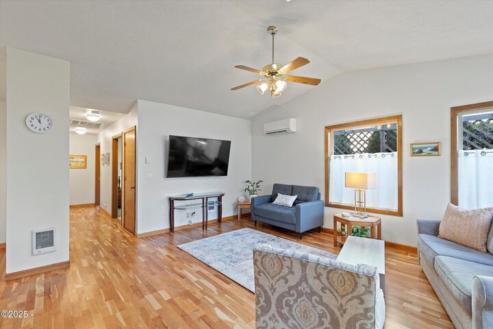 Property Photo: 1420 SW Fairway Drive OR 97394