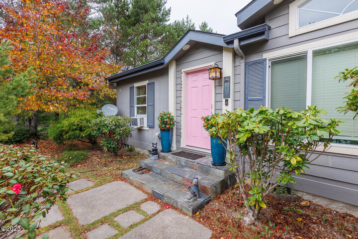 Property Photo: 260 SW Newton Drive OR 97394