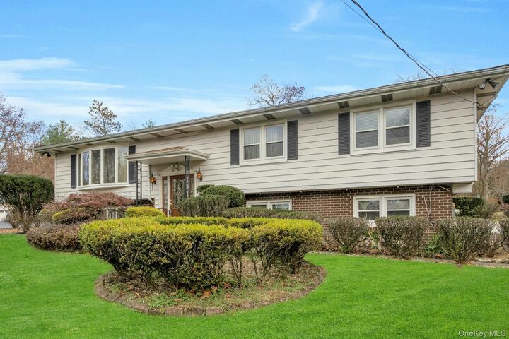 Property Photo:  44 Greenridge Way  NY 10977 