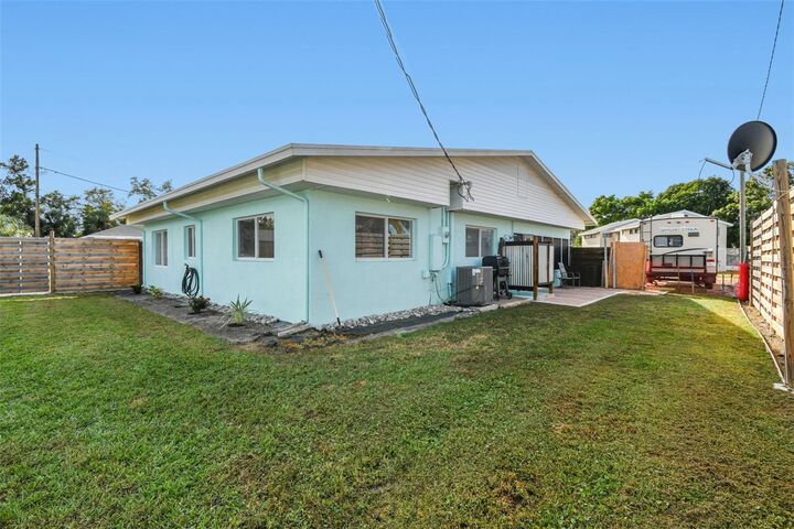 Property Photo:  416 41st Street W  FL 34221 