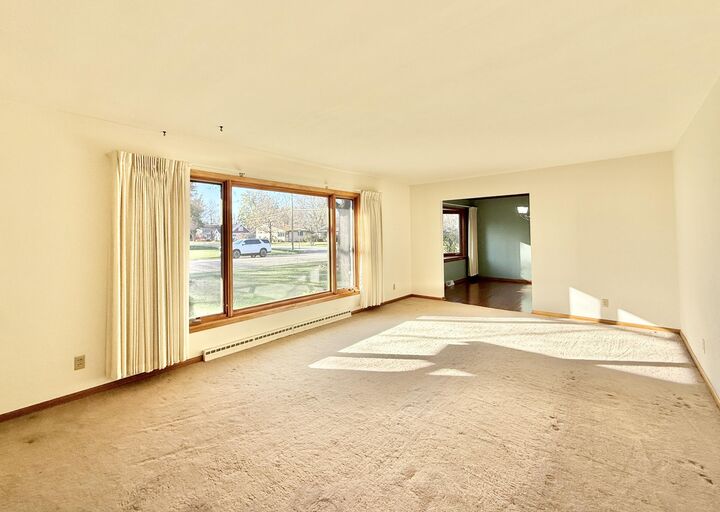 Property Photo: 442 Oakland Ln WI 53121