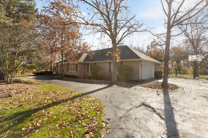 Property Photo: 864 Saint Andrews Way IL 60423