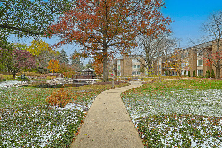 Property Photo:  1 Oak Brook Club Drive B-301  IL 60523 