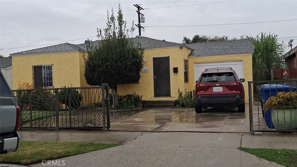 Property Photo:  14527 S Corlett  CA 90220 