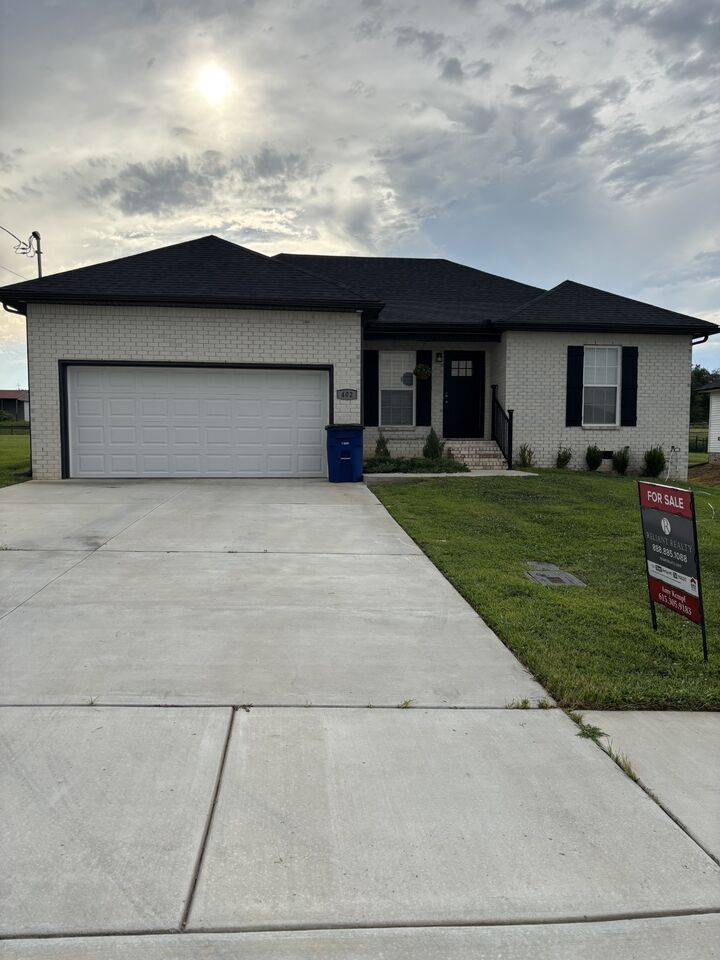 Property Photo: 402 Rose Ln TN 37160