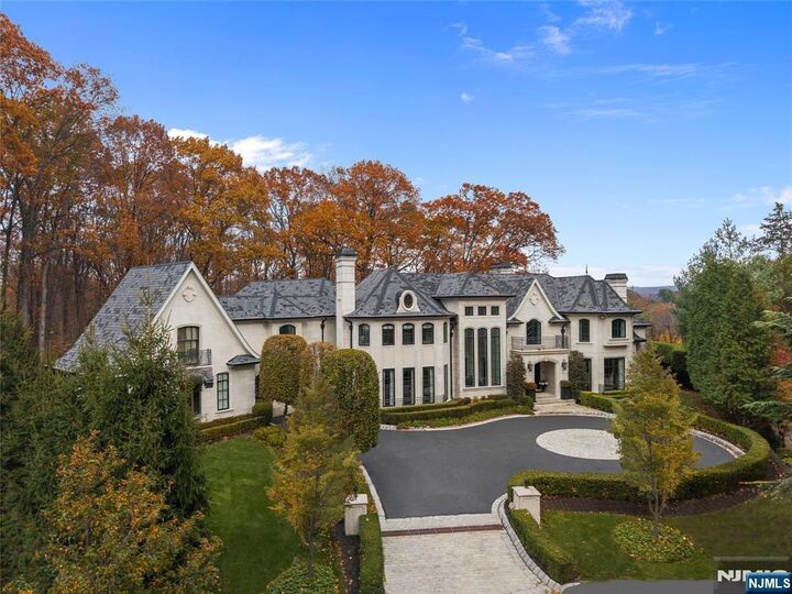 Property Photo:  600 Colonial Road  NJ 07675 