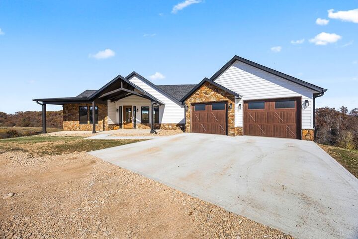 Property Photo: 10695 Stoney Point Road AR 72745