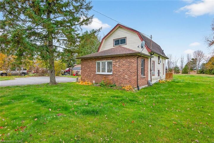 Property Photo: 43290 Pettit Road ON L0S 1V0