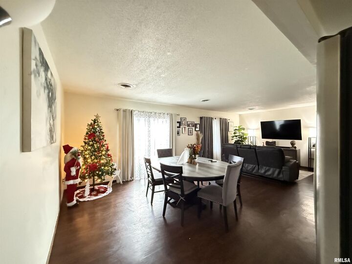 Property Photo:  400 Hester Street  IL 62901 