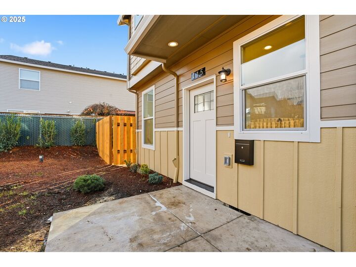 Property Photo: 115 E Jersey St OR 97027
