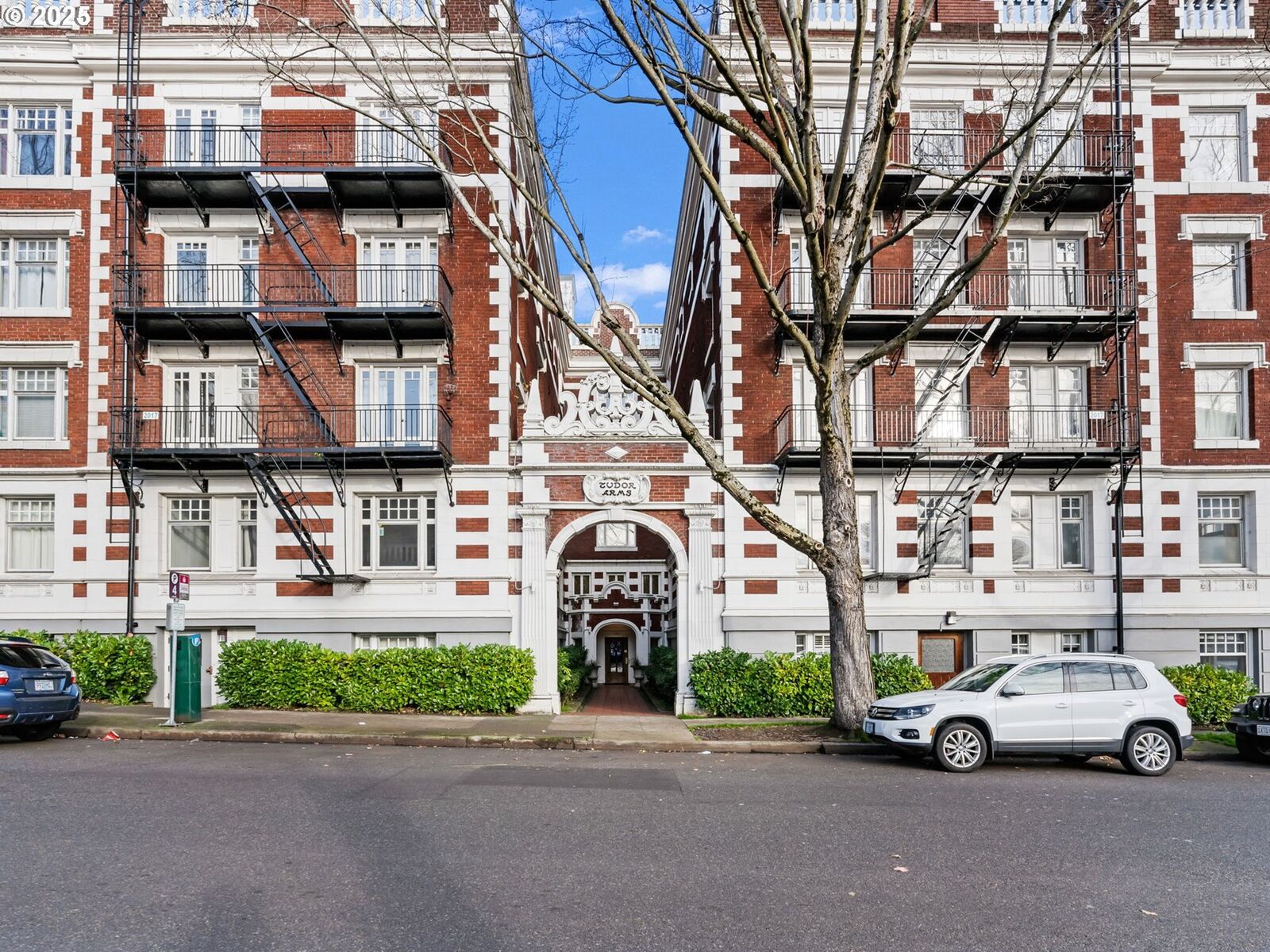 Property Photo: 1811 NW Couch St 407 OR 97209