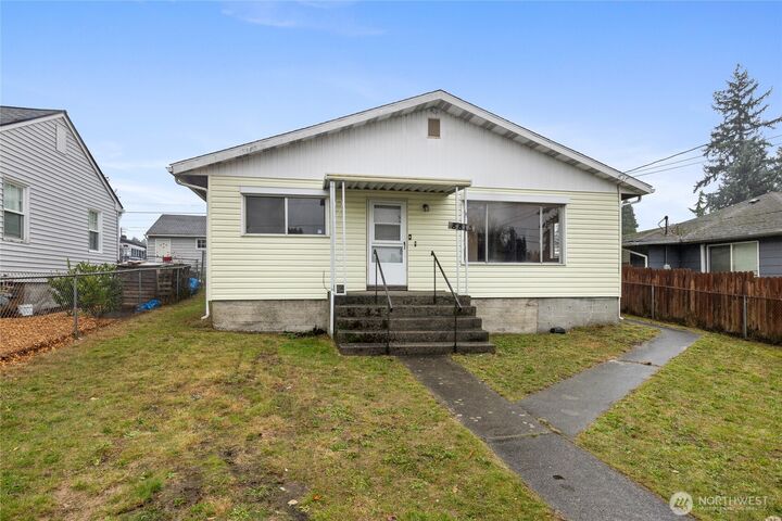 8815  Yakima Avenue S  Tacoma WA 98444 photo