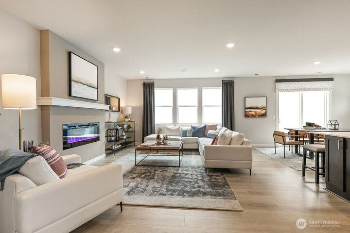 Property Photo: 1123 Clearwater Way SE 15 WA 98045