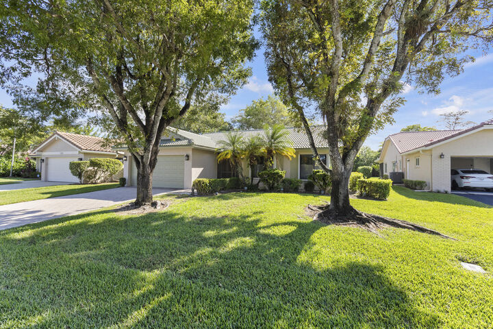 Property Photo:  7974 Cloverfield Circle  FL 33433 