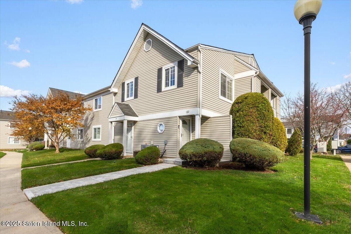 Property Photo:  132 Gervil Street 2fl  NY 10309 